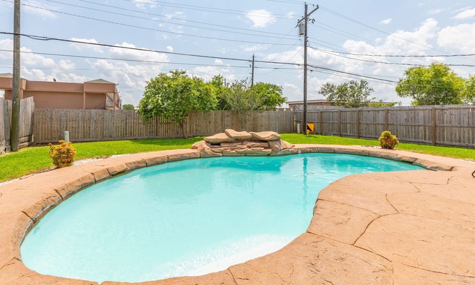 Nederland House | Lavish Living on 37 W/Private Pool - Heated Pool Optional