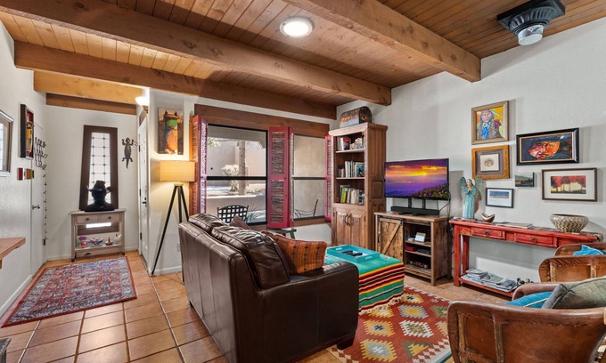 Northeast Santa Fe Hotel | Lavishly Decorated Fort Marcy Condo Downtown in Santa Fe