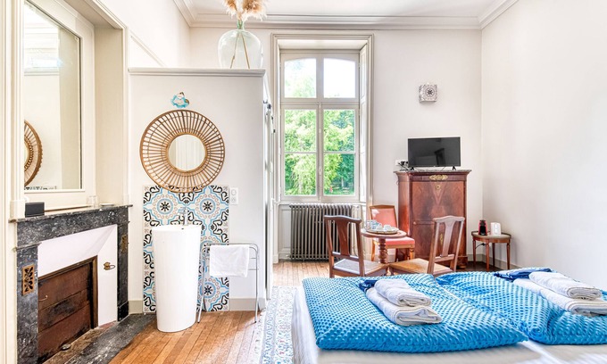 Bouchemaine Bed & Breakfast | Lavishly decorated double room at Château Le Fresne