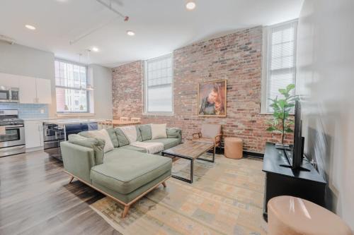 Downtown Boston Apartment | Lavishly Designed Home With Office Close to T