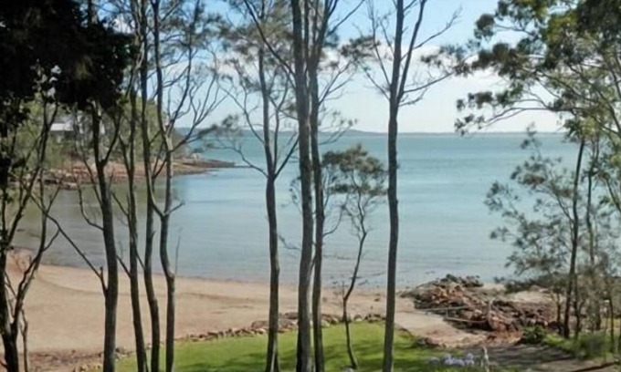 North Arm Cove House | Lawns To The Beachfront