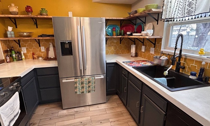 Lawrence House | Lawrence Downtown walkable Abode