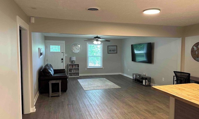 Murfreesboro House | Lawrence Oaks Residence
