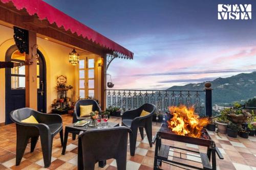 The Mall Road Villa | Lawrence Terrace with Free Breakfast at Mall Road by StayVista
