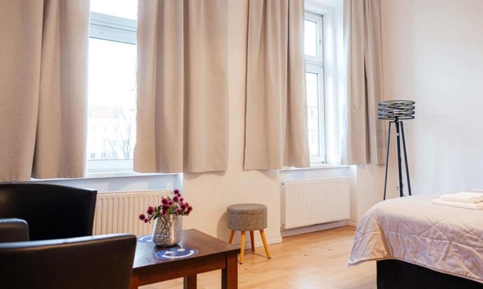Favoriten Apartment | LAX Apartments One-bedroom apartment