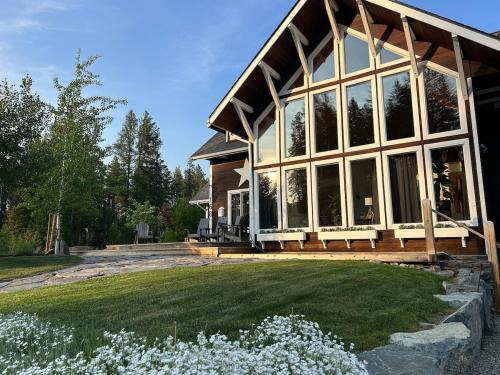East Kootenay Apartment | Lay Back Lodge