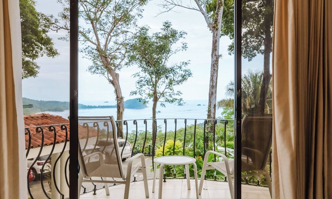 Quepos Hotel | LAYAN Hotel & Spa
