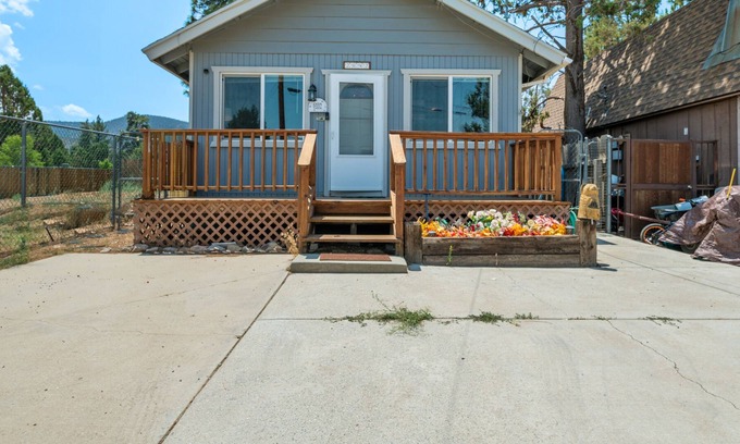 Woodlands Cabin | Lazy Bear Cabin - 2br/1ba/single Story Mountaineer Style Cabin/smart Tv/cable/netflix/hulu/roku/wifi 2 Bedroom Cabin