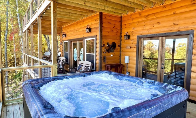 Walland Cabin | Lazy Bear Lodge (5-Bedroom Cabin) with Pool and Mountain view by RedAwning
