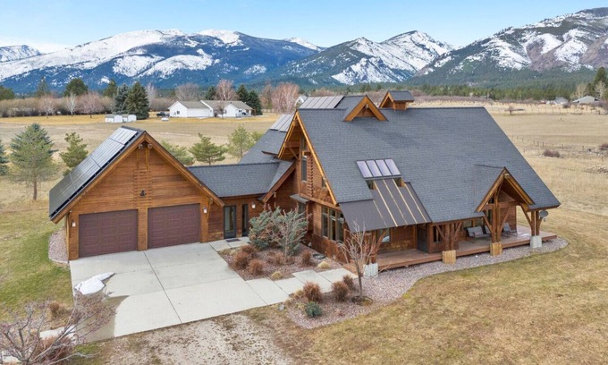 Hamilton Cabin | Lazy Bzzz Cabin Stunning Views