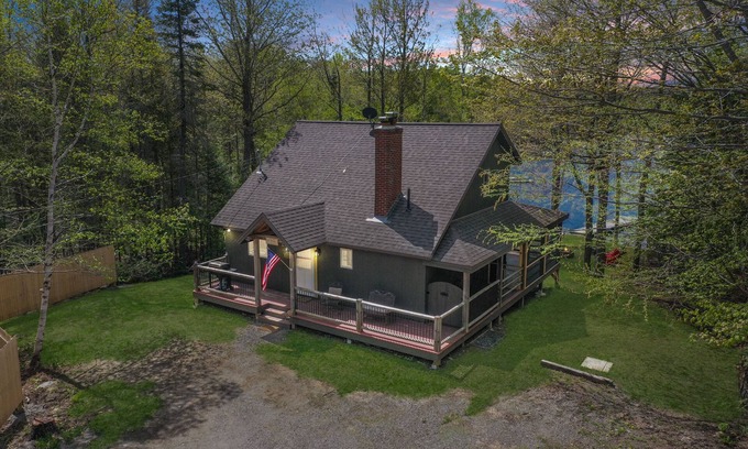 Greenville Cottage | Lazy Cove Cottage (Waterfront on Moosehead Lake!)