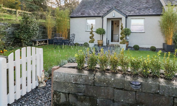 Kirkby-in-Furness Cottage | LAZY DAYS COTTAGE, romantic, with a garden in Askam-In-Furness