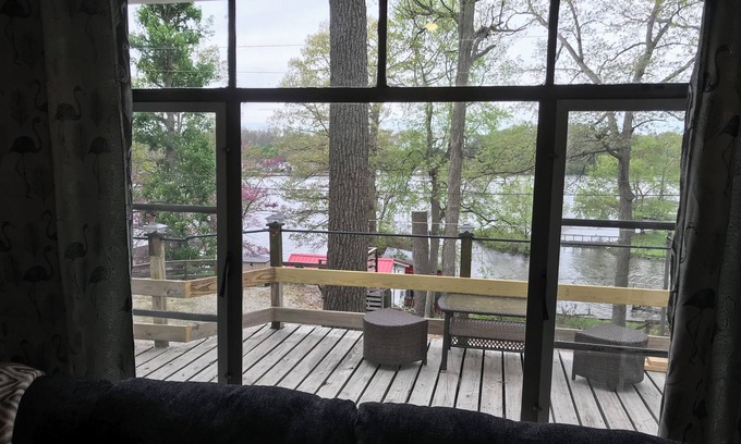Monticello Cottage | Lazy Daze Cottage with Great Lake Freeman views in Monticello, IN.