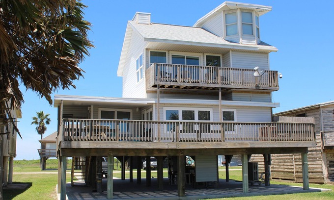 Matagorda House | Lazy Daze - Oceanfront Escape - Panoramic Views + Autumn Deals!