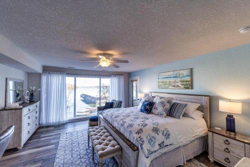 Village of Four Seasons House | Lazy L at the Lake - Chic 3 BDR Condo with Boat Slip