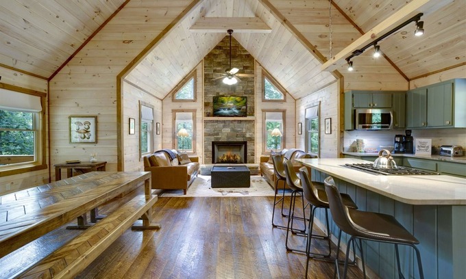 Blue Ridge Cabin | Lazy Luxury– New Modern Build: All King Bds, Fire Pit, Spa & Treetop Deck Views