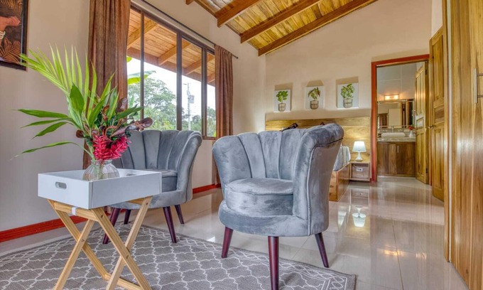 Puerto Viejo de Talamanca Apartment | Lazy parrots' luxury apartments #3: pool✓ beach path ✓breakfast✓