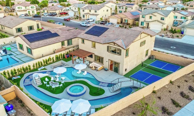 Coachella House | Lazy River, Pickleball, Gameroom, Fun in the desert!