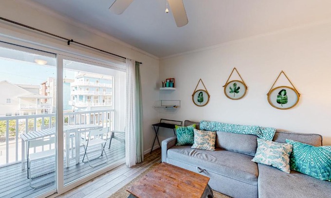 Midtown Ocean City Hotel | Lazy Whale 33