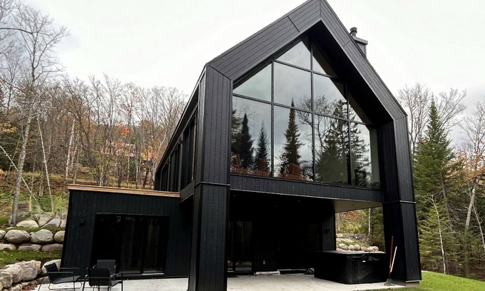 Lac Superieur Village Ski Chalet | Le 78 - Chalet avec 2 Suites des maîtres luxueuses et spa