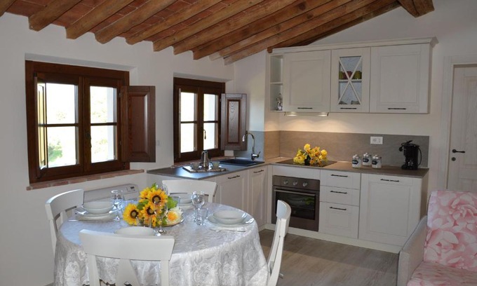 Castagneto Carducci Apartment | Le Bozze "Il Frantoio" con piscina, Wi-Fi, posto auto