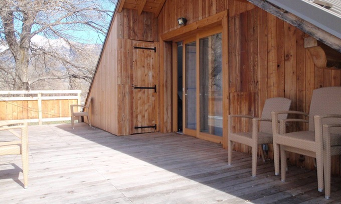 Saint-Clement-sur-Durance Ski Chalet | Le Chalet du Sersas, spacious modern apartment for up to 5 people