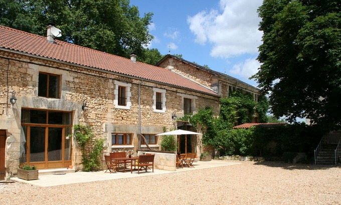 Saint-Pierre-de-Cole Cottage | Le Chai Gite, 5* & 4 Cles Luxury, Riverside, Pool, Family/Pet Friendly, Brantome
