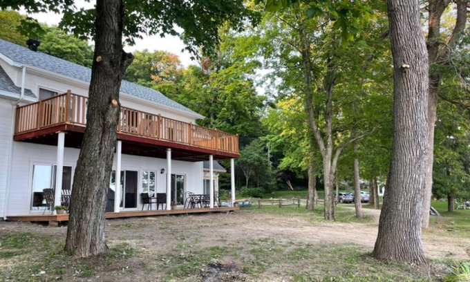St-Francois-de-l'Ile-d'Orleans Ski Chalet | Le Chalet des Berges