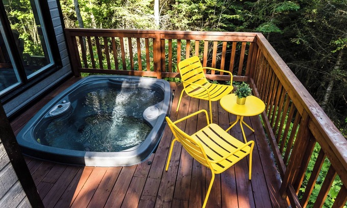 Pont-Rouge Ski Chalet | Le Chalet Victoria spa