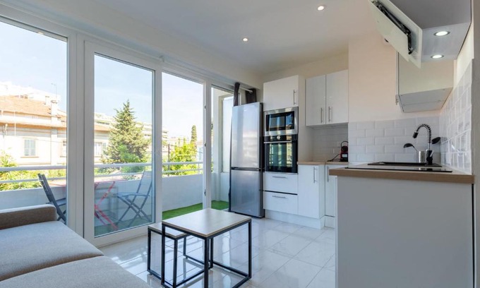 Cannes Apartment | Le Cirodde one bedroom apt completely renovated behind the Martinez hotel