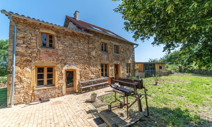 Saint-Christophe-en-Brionnais House | Le Clos de Pleinecey - Maison en pierre en campagne