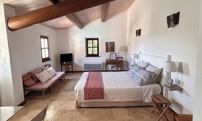 Villeneuve Bed & Breakfast | Le Clos des casis
