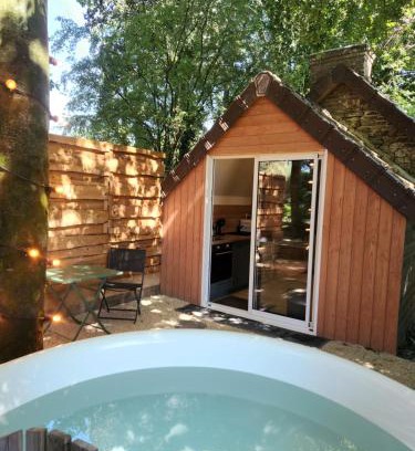 Saint-Jean-d'Elle House | le cocon d'amour " le fournil avec bain nordique privé "