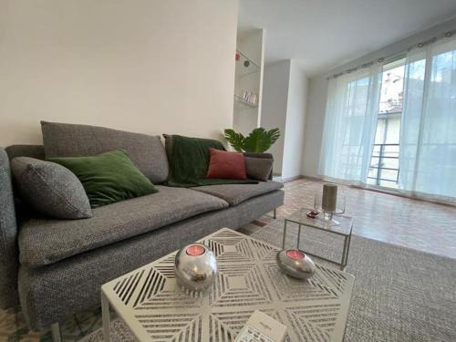Quartier Administrations Apartment | le contemporain-2 chambres-vue Eglise saint paul