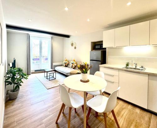 Orange Apartment | Le Cosy Bruey - Appartement Confort avec Balcon - Centre-Ville