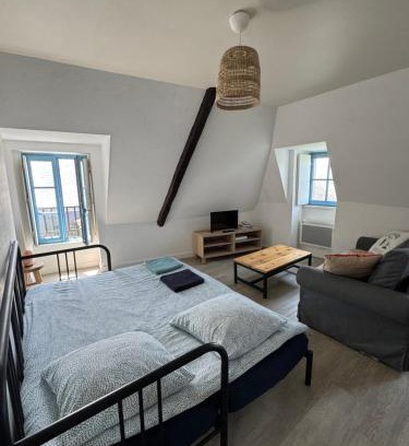 Guerande Apartment | Le CulSalé joli studio au cœur des remparts avec vue imprenable sur les toits