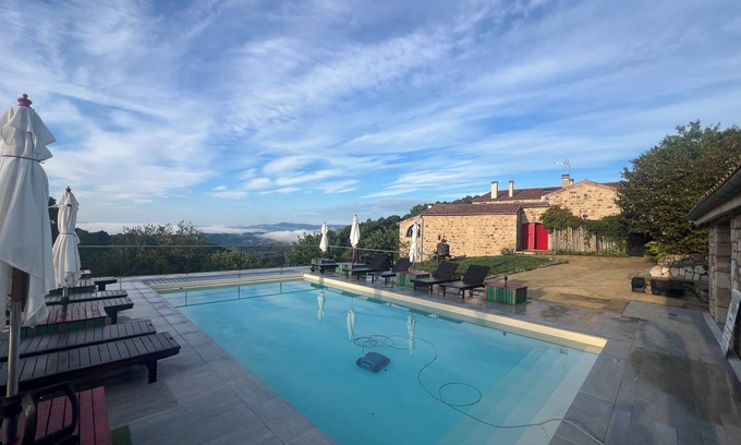 Vernon House | Le domaine des hauts de Vernon (on request only)