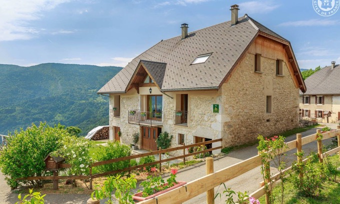 Entremont-le-Vieux House | LE Fenil DES Rigauds
