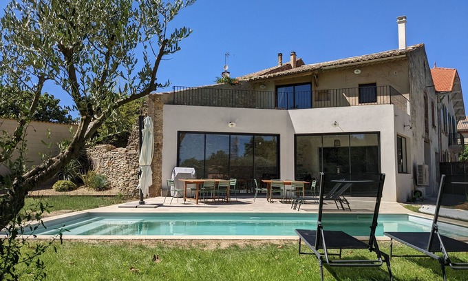 Cavillargues Villa | Le gai Ruisseau - Villa Gard Provençal Avec Piscine - 10/12 Personnes