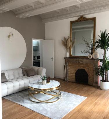 Old Town Apartment | Le Golden - Charme et confort en plein cœur de Troyes - Parking privé