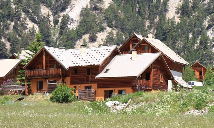 Nevache Ski Chalet | Le Gouroùn Hameau des Chazals Nevache Hautes Alpes
