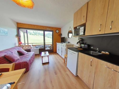Le Grand-Bornand Apartment | Le Grand-Bornand : Studio cabine, au pied des pistes, 5 couchages - FR-1-241-15