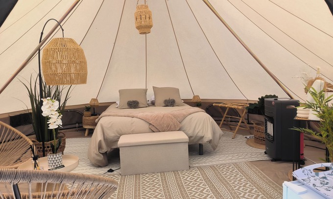 Lapalisse House | Le grand chêne" lodge tent with private Jacuzzi