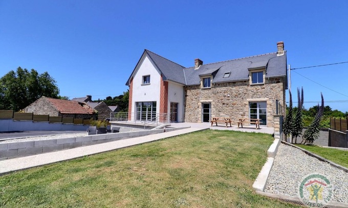 Saint-Coulomb House | Le Haut Pays - Saint Coulomb