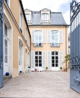 Republique Hotel | Le Henri II - logements d'exceptions entièrement autonomes