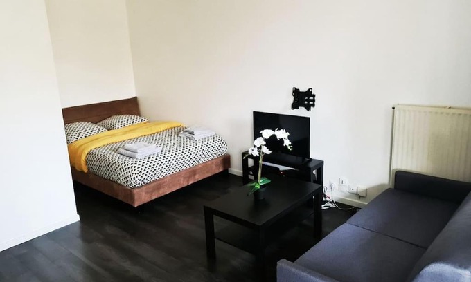 Pyramides Apartment | Le Jules Val - Studio cosy en résidence + Parking + Wi-fi