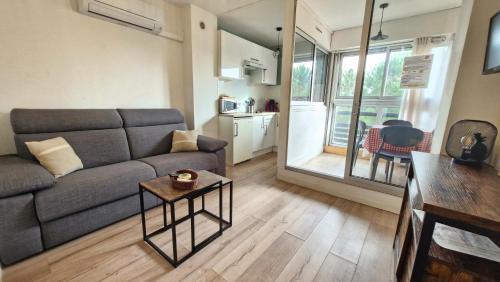 Saint-Cyprien Plage Apartment | LE LIBERTY - Studio cabine à 2 pas de la plage et du port - parking - Clim