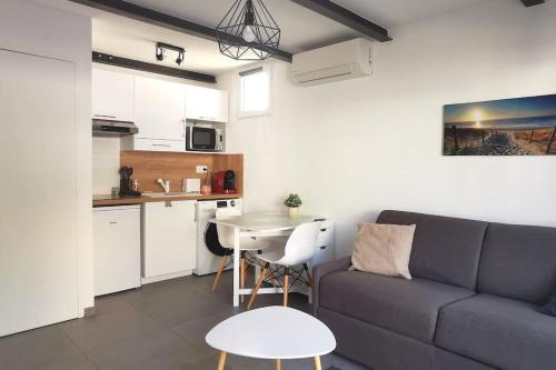 Istres Apartment | Le Lumineux l Clim l Parking l Terrasse l Paisible