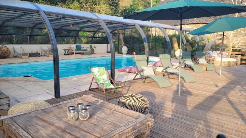 Grand-Vabre Bed & Breakfast | Le Manoir des Pélies Gîte et Chambres d'hôtes de charme à 7kms de Conques Spa, Piscine, Rivière, Thermes de Cransac