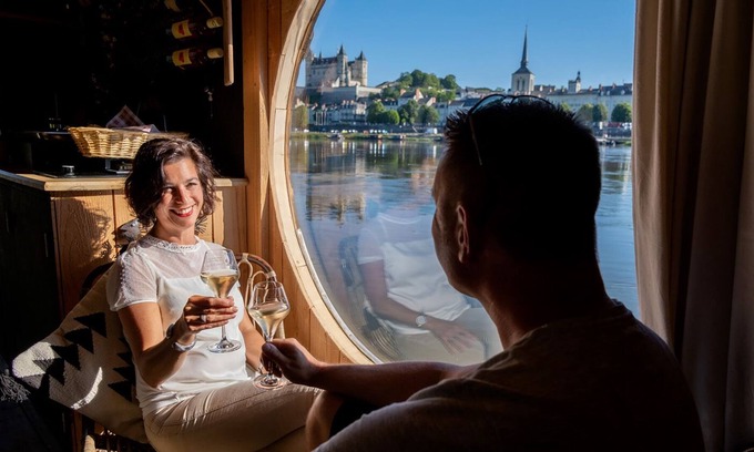 Saumur Boat Rental | Le Martin Pêcheur: Luxurious ecolodge boat